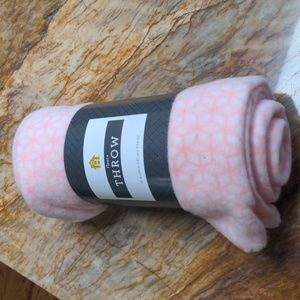 COMPLETE HOME Pink Fleece Throw - New